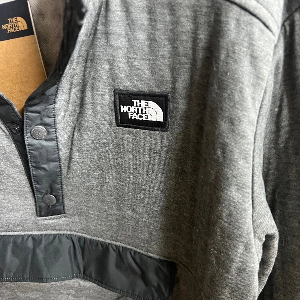 North Face XXL boys grey Edgewater quilted pullover - Picture 4 of 6